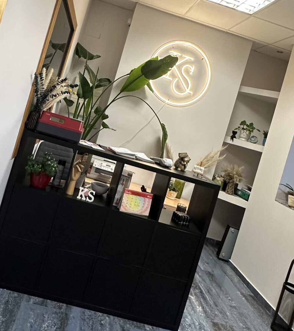 Salón y academia de manicura profesional